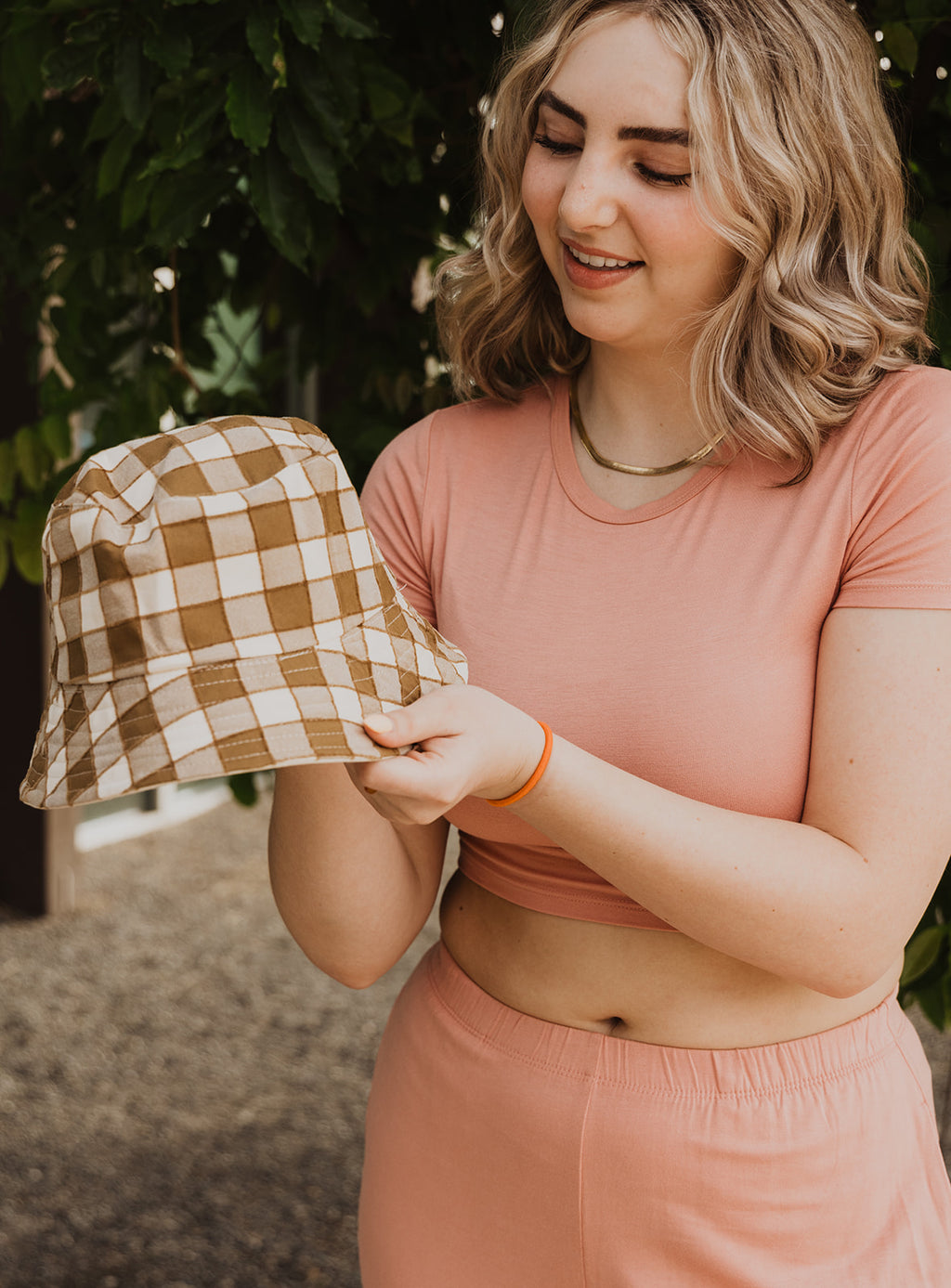 WARM SANDS REVERSIBLE BUCKET HAT // BROWN & TAN