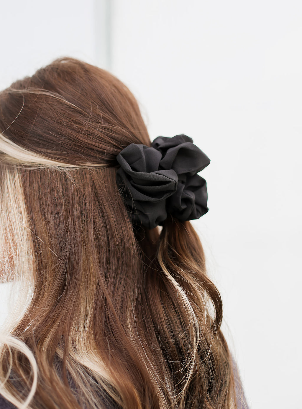 LL OVERSIZED SCRUNCHIE // BLACK