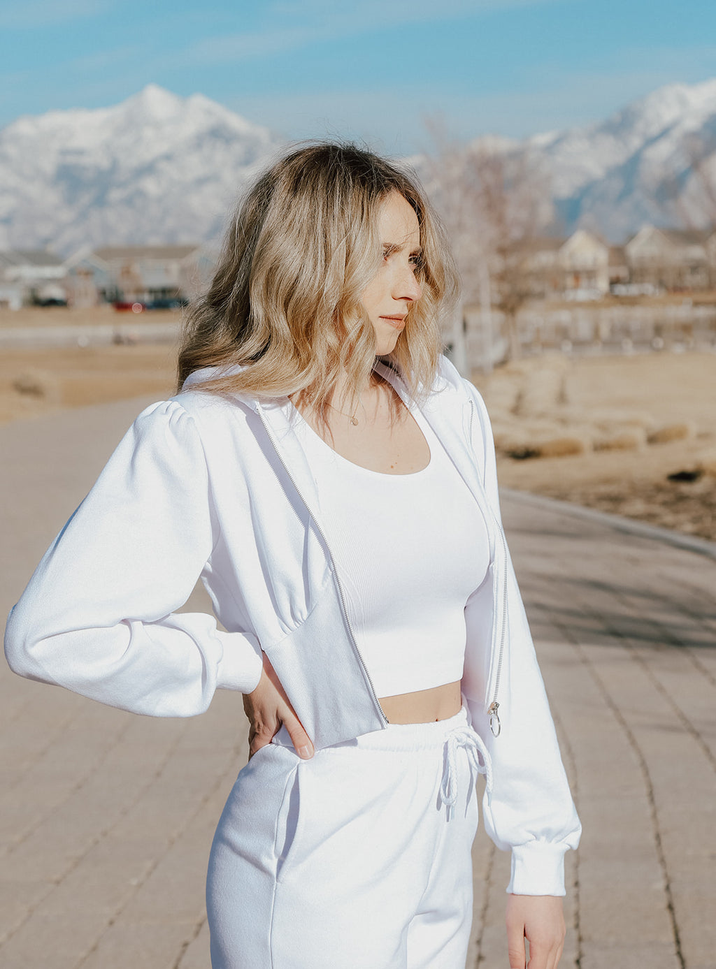 ZIP UP CROP HOODIE // WHITE