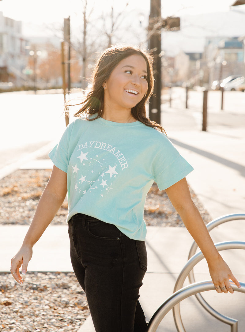 DAYDREAMER TEE // SAGE GREEN